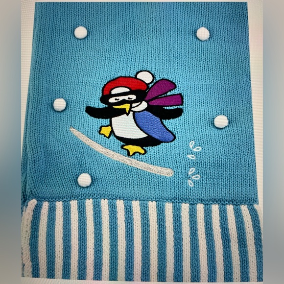 HOLIDAY PENGUIN DESIGNER SCARF 💕🧣HOLIDAY EDITION. - Picture 3 of 5